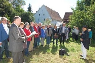 Bewertungskommission beim Dorfwettbewerb besucht Dorf